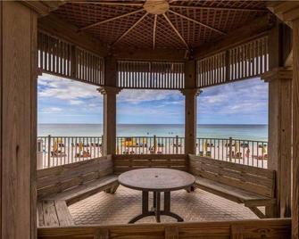 Treasure Island Resort by Royal American Beach Getaways - Panama City Beach - Balcón