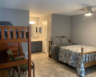 Sweet Home III - For family in quiet neighborhood - Jersey Village - Bedroom