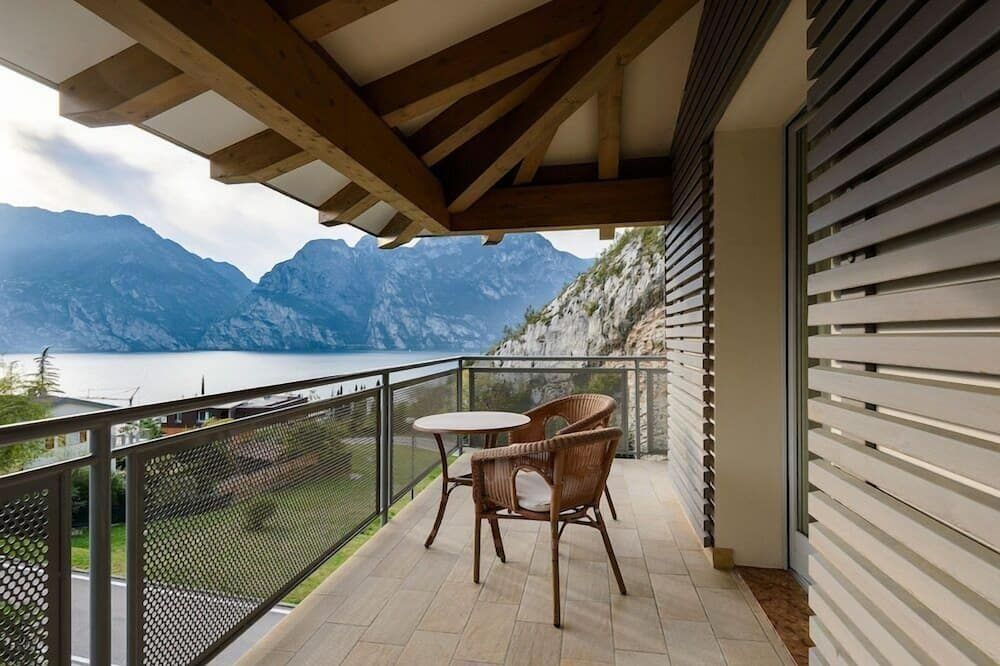 سي إل إي جاردا هوتل - Nago–Torbole - شرفة