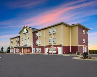 Days Inn by Wyndham Lamont - Lamont - Building