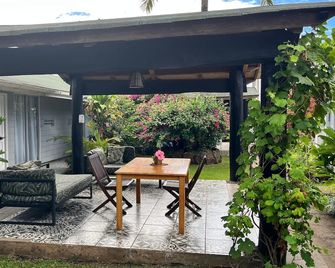 Hanga Roa/Inaki Uhi - Hanga Roa - Patio