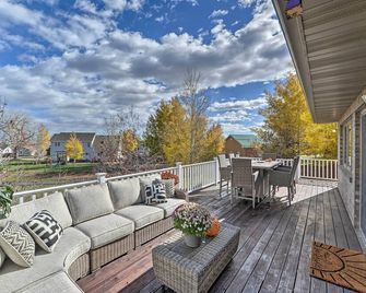Outdoor Enthusiasts' Retreat w/ Hot Tub, Deck - Lander