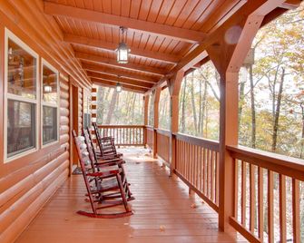 Secluded Smoky Mountain Cabin w/ Wraparound Deck! - Cosby - Balcony