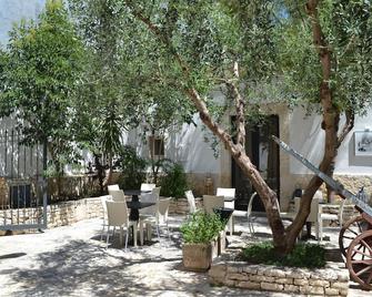 Corte Cairoli B&B and Suites - Modugno - Patio