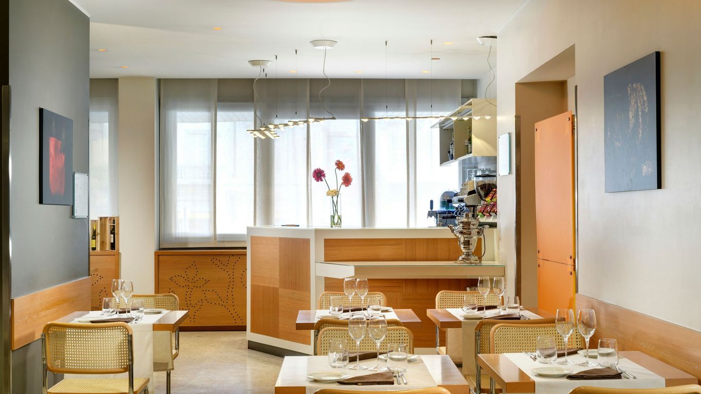 اونا هو هوتلز ميديتيرانيو ميلانو