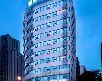 Home Inn Plus Chongqing Guanyinqiao Hongqihegou Light Rail Station - Chongqing - Edificio