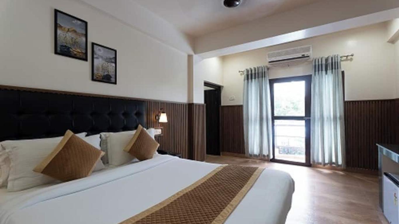 Hotel Mainak & Health Club