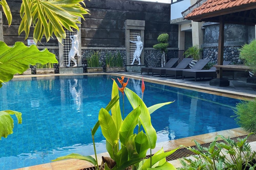 Pepitu Dormitory By Sandat - Kuta - Piscina