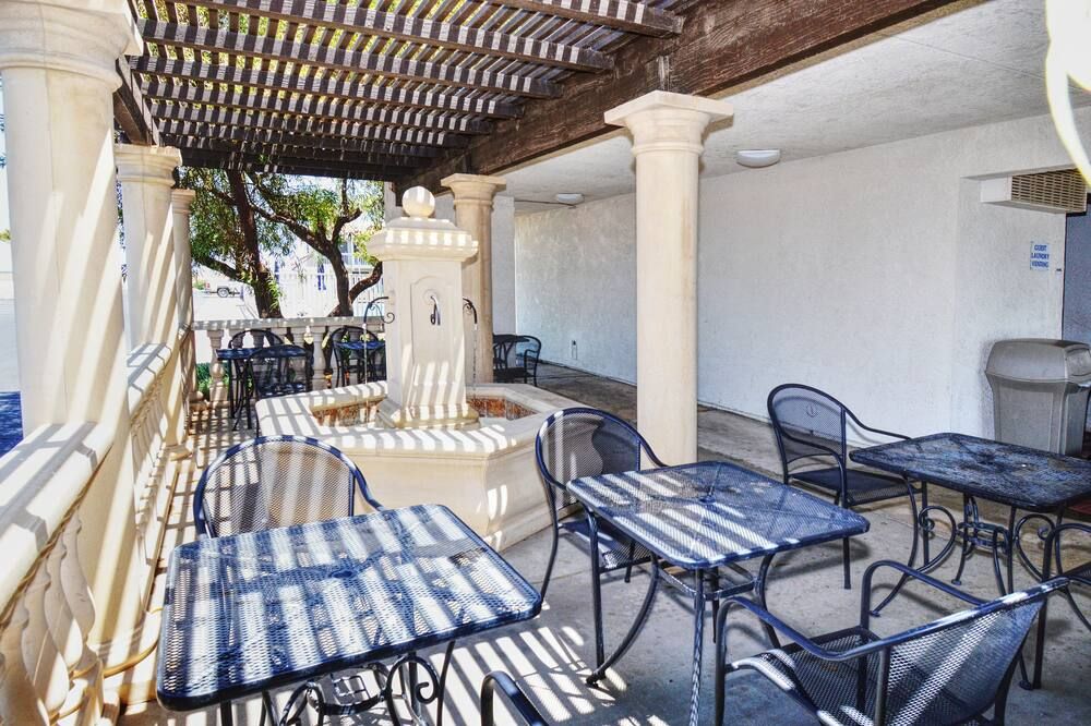 Vagabond Inn Buttonwillow North I-5 - Buttonwillow - Binnenhof