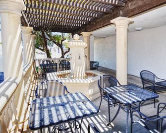 Vagabond Inn Buttonwillow North I-5 - Buttonwillow - Binnenhof