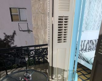 Guesthouse Comfy - حيفا - شرفة