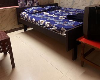Sri Thirumal Home Stay - Kumbakonam - Bedroom