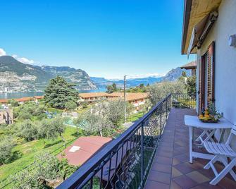1 Bedroom Cozy Apartment In Monte Isola - Monte Isola - Balcón