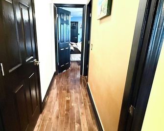 3BR Retreat in a House 2Floor - Yorkville - Hallway