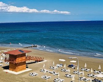 ذا تشاو ستيليو ديلاكس هوتل - للبالغين فقط - لارنكا - شاطئ