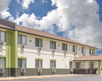 Baymont by Wyndham Ames - Ames - Edificio