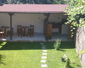 Avel Guest House - Sofia - Patio