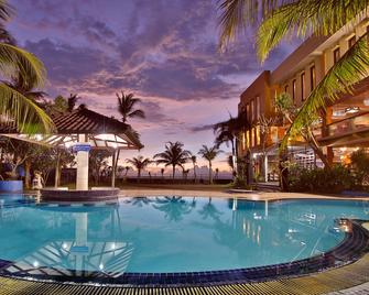 The Jayakarta Anyer Beach Resorts - Anyar - Piscina