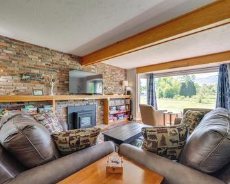 Peaceful and Private Franconia Home by Cannon! - Franconia - Wohnzimmer