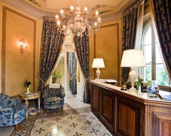 Castello Montegiove - Fano - Front desk