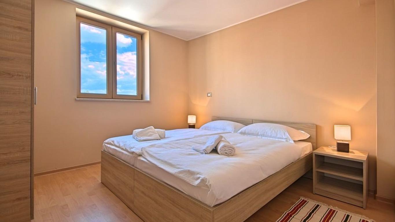 Rotonda Inn Novigrad