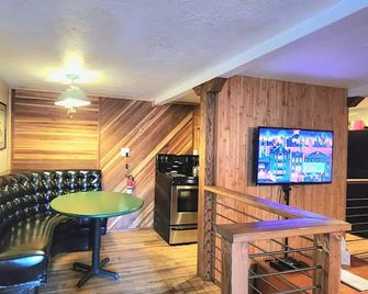 Apartment with barbecue | Mountain view - Shaver Lake