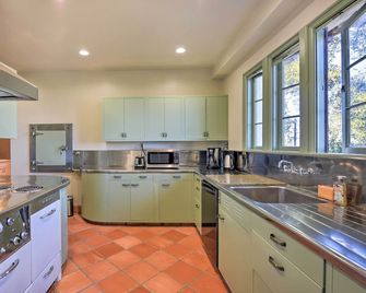 'The Castle' Hacienda Heights Home w/ Patio & Pool - Hacienda Heights - Keuken