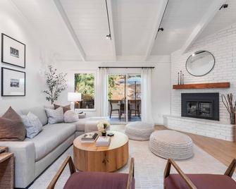 Tahoe Dreamin by Avantstay Central Location - Incline Village - Living room