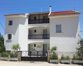 Friderica House - Poros - Building