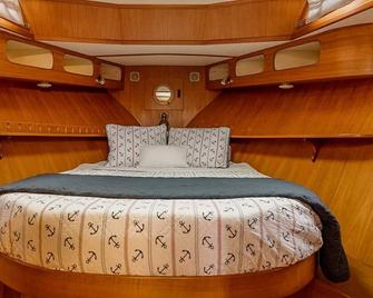 2br Spacious & Comfy 43' Yacht - Heat & Ac - On The Freedom Trail - Best Nights Sleep - בוסטון - חדר שינה