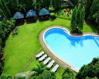 Real Family Hotel - Ciudad de Batangas - Piscina