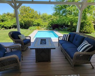 Serene North Fork Oasis - Mattituck - בריכה