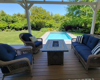 Serene North Fork Oasis - Mattituck - בריכה