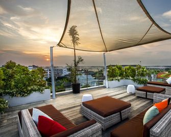 Daun Bali Seminyak - Denpasar - Balcón