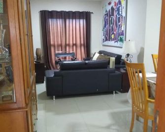 Apto inteiro Seguro e Confortável com piscina - Anápolis - Sala de estar