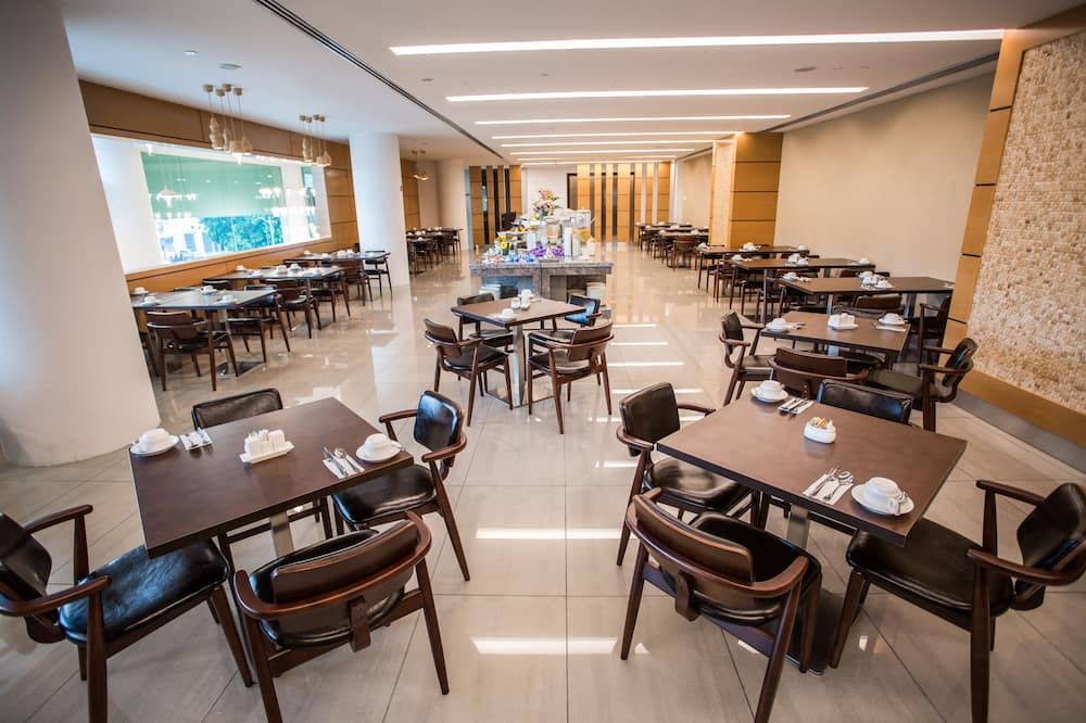 V8 Hotel - ג'והור באהרו - מסעדה