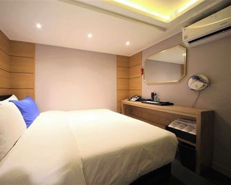 Busan Nampodong Bay Hotel - Busan - Bedroom