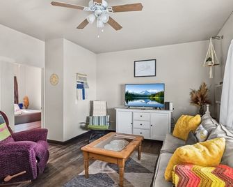 Cozy Boho Hideaway 1br Retreat Smart Tv - Great Falls - Living room