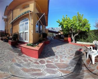 Bed and Breakfast Pieffe - Frascineto - Edificio