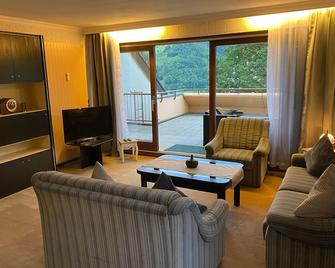 Ferienwohnung Schönblick - Schönau im Schwarzwald - Living room