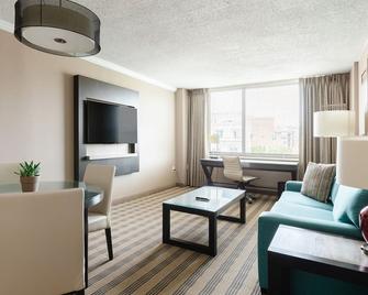 2500 Penn, a Placemakr Experience - Washington, D.C. - Living room