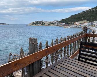 Yali Butik Pansiyon - Karaburun - Balcony