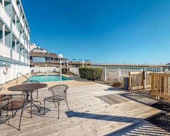 Coastal retreat near the pier w/ a balcony, shared pool, & beach access - Murrells Inlet - Pool