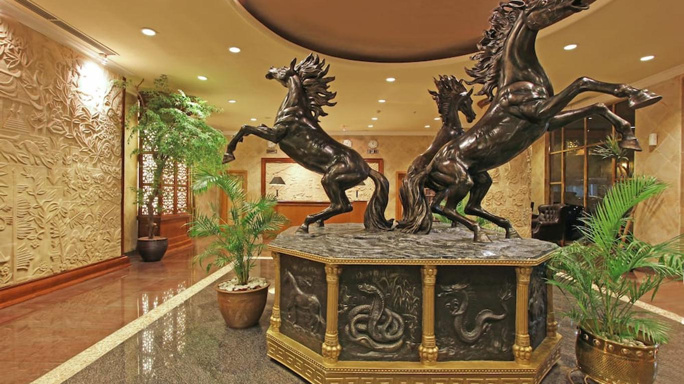 Harmoni Suites Hotel