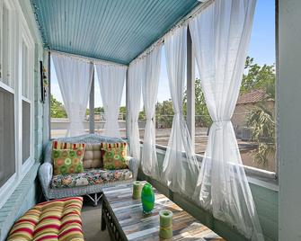 Casa Bella- Chic, Retro Apt- Steps to Historic District! - St. Augustine - Sala de estar