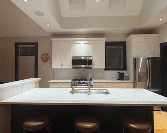 Beautiful, cozy cottage. Great location. Close to sport venues and restaurants! - Detroit - Küche