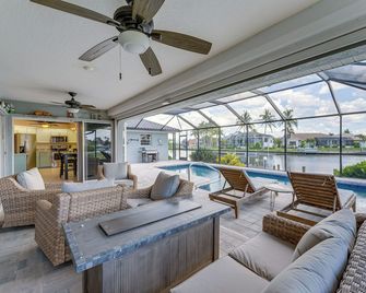 Punta Gorda Oasis with Private Pool and Patio! - Punta Gorda - Living room