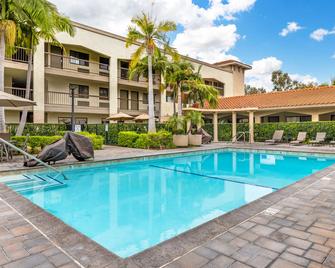 Best Western Plus Orange County Airport North - Santa Ana - Piscina