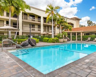 Best Western Plus Orange County Airport North - Santa Ana - Pool