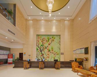 Jiujiang Taoyuan Hotel (Lushan High-Speed Railway Station) - Jiujiang - Receptionist